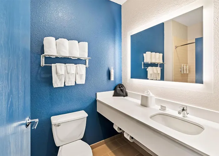 Spark By Hilton Hotel 3*