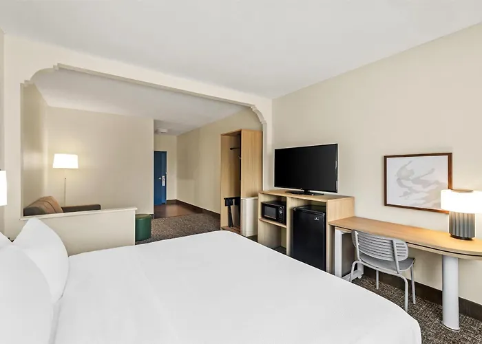 Spark By Hilton Hotel 3*