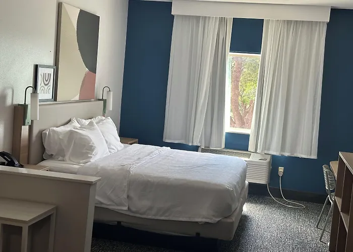 Spark By Hilton Hotel 3*